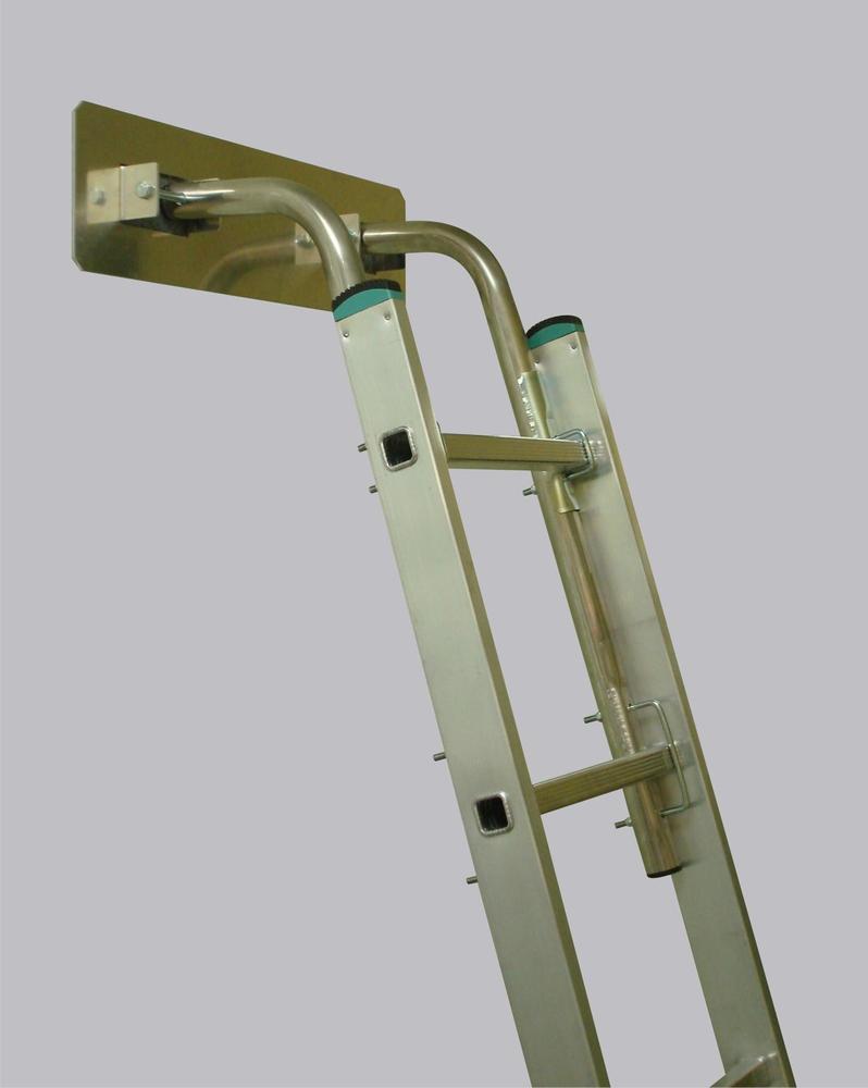 Opěra o zeď 3033 s deskou